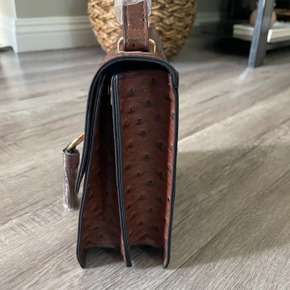 NWT Faux Leather Ostrich Pattern Tassel Top Handle Crossbody Bag Brown - Picture 7 of 10